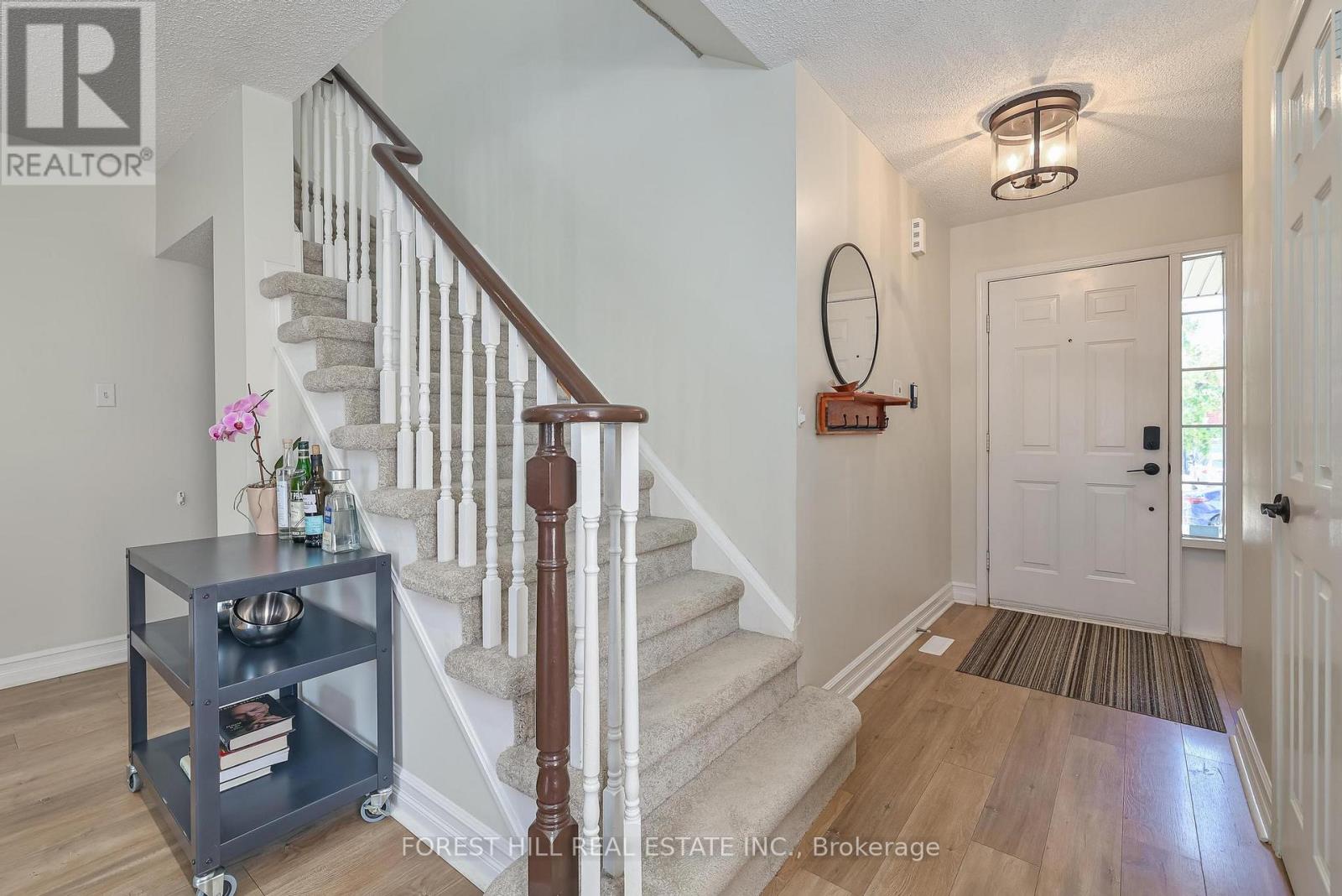 Property at 27 YELLOWOOD CIRCLE image 3