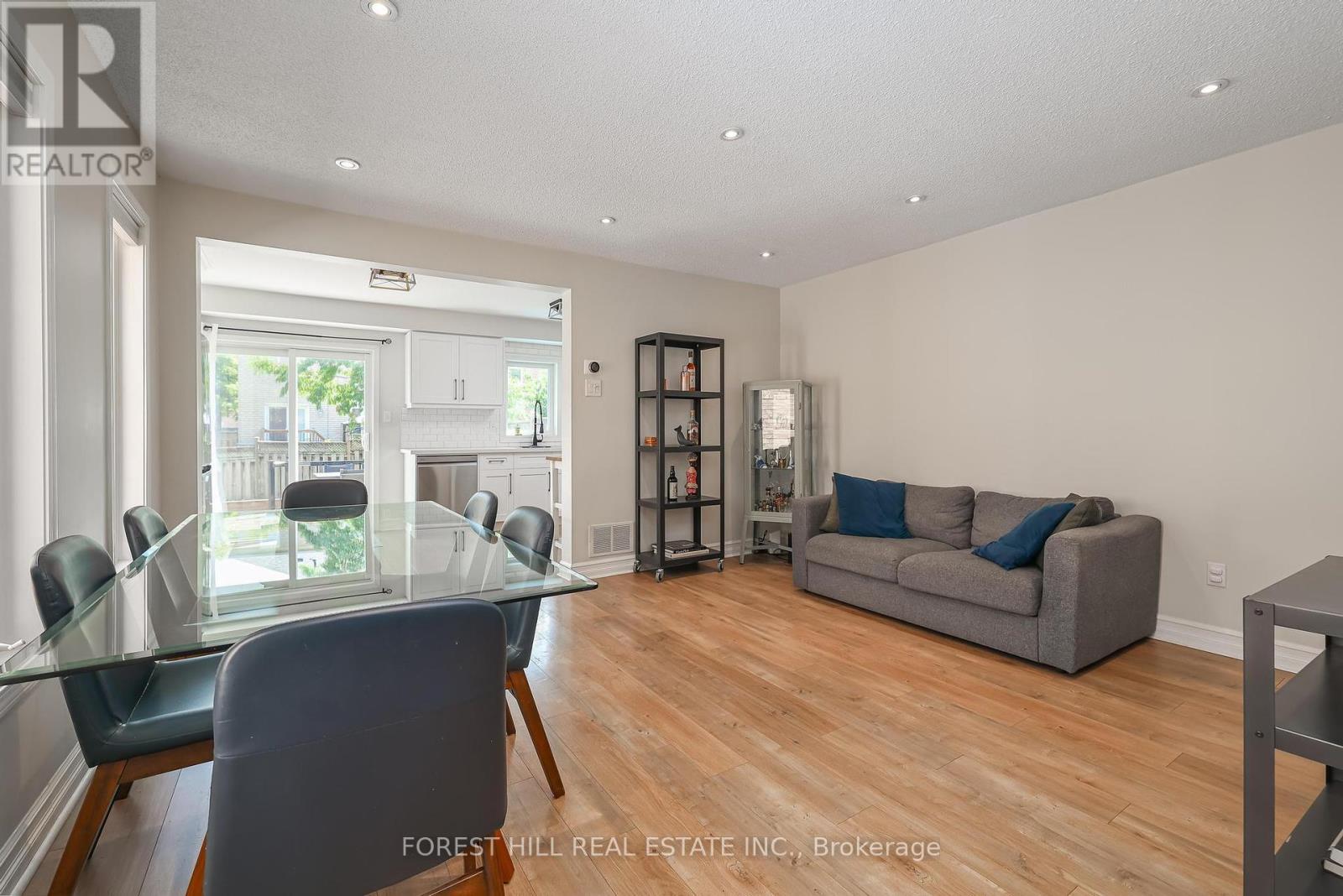 Property at 27 YELLOWOOD CIRCLE image 5