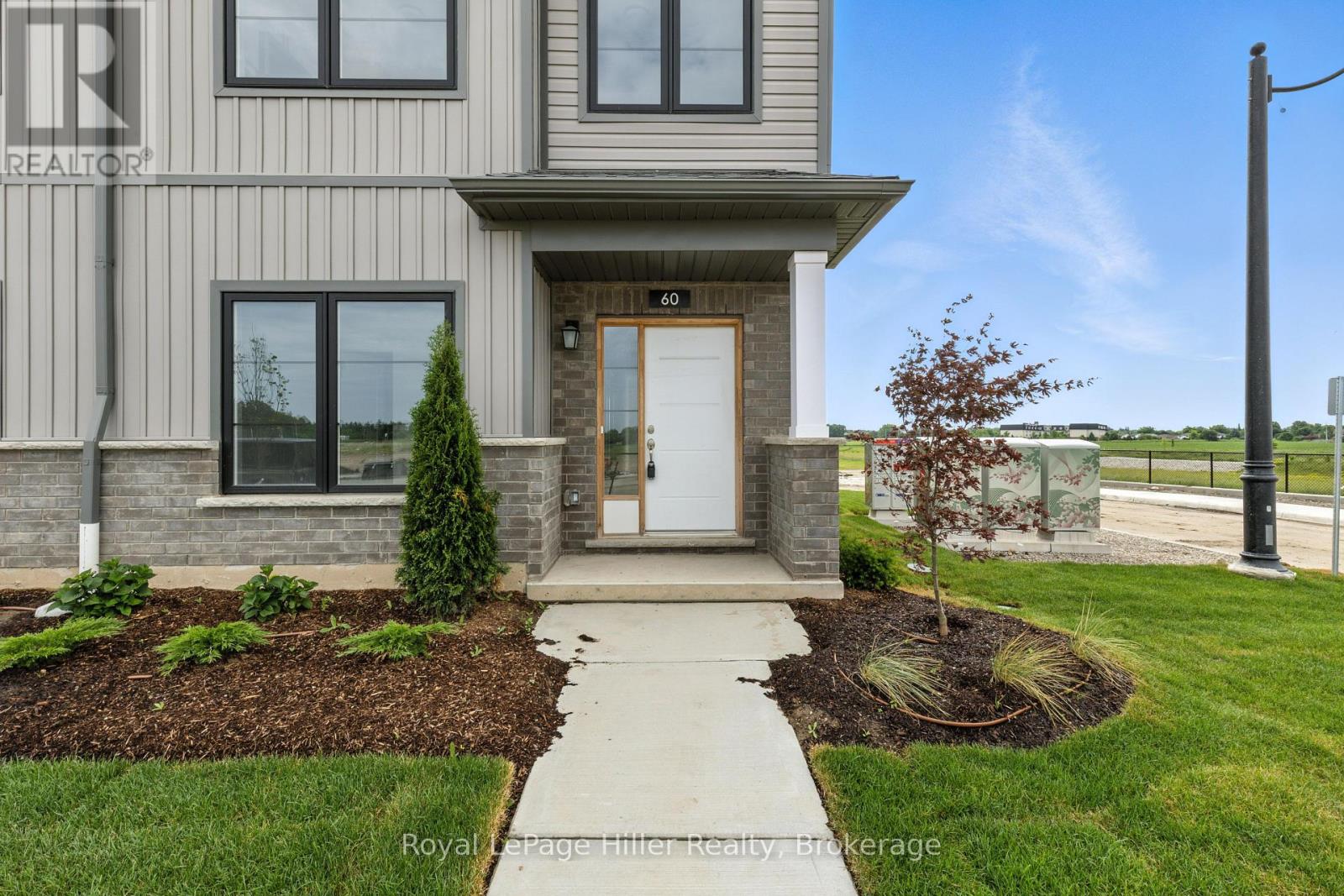 60 Balladry Boulevard, Stratford, Ontario N5A 6S6 - Photo 2 - X12267992