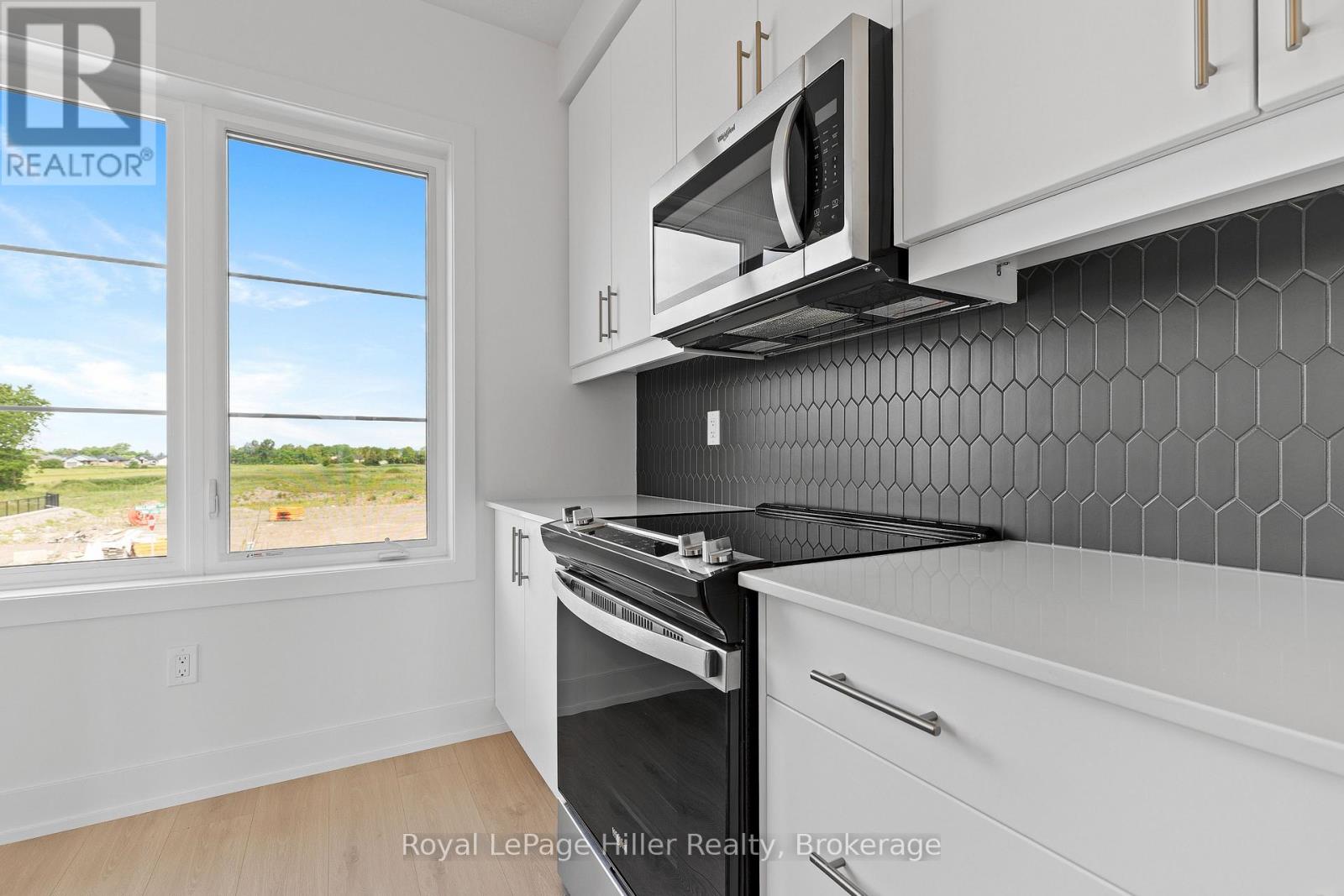 60 Balladry Boulevard, Stratford, Ontario N5A 6S6 - Photo 6 - X12267992