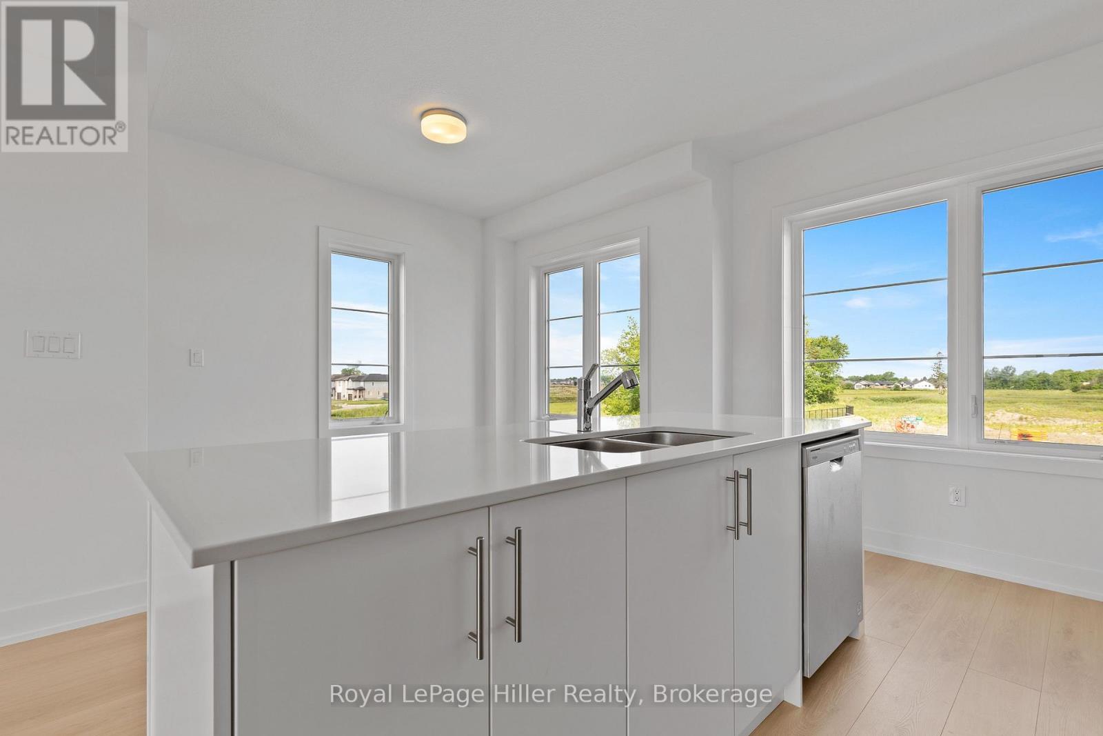 60 Balladry Boulevard, Stratford, Ontario N5A 6S6 - Photo 8 - X12267992