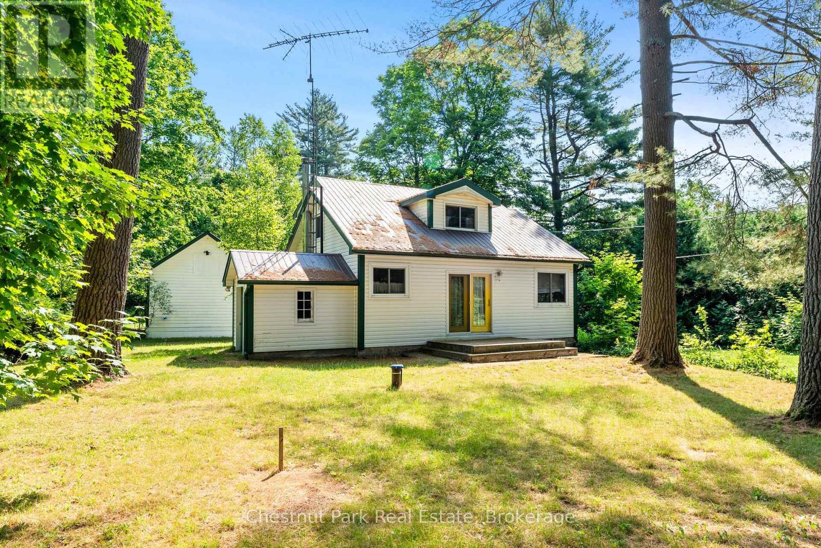 49 Beach Road, Huntsville, Ontario  P0B 1M0 - Photo 1 - X12268002