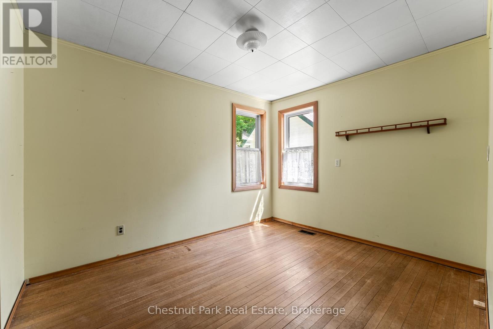 49 Beach Road, Huntsville, Ontario  P0B 1M0 - Photo 12 - X12268002