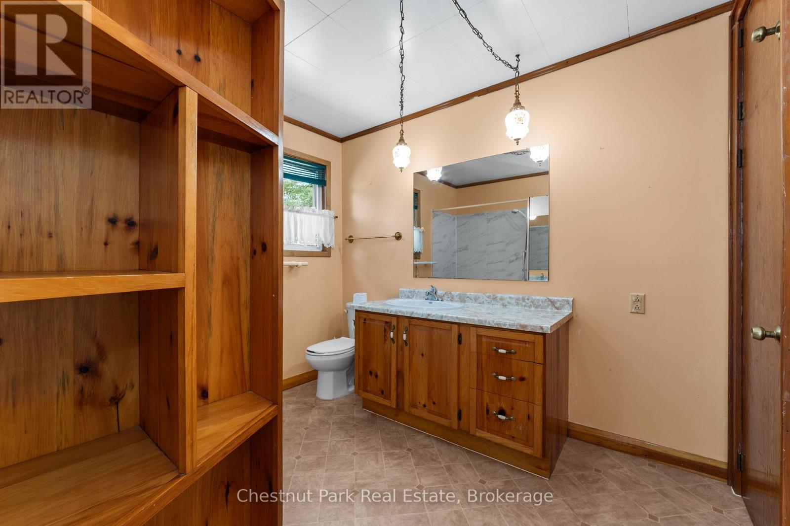49 Beach Road, Huntsville, Ontario  P0B 1M0 - Photo 14 - X12268002