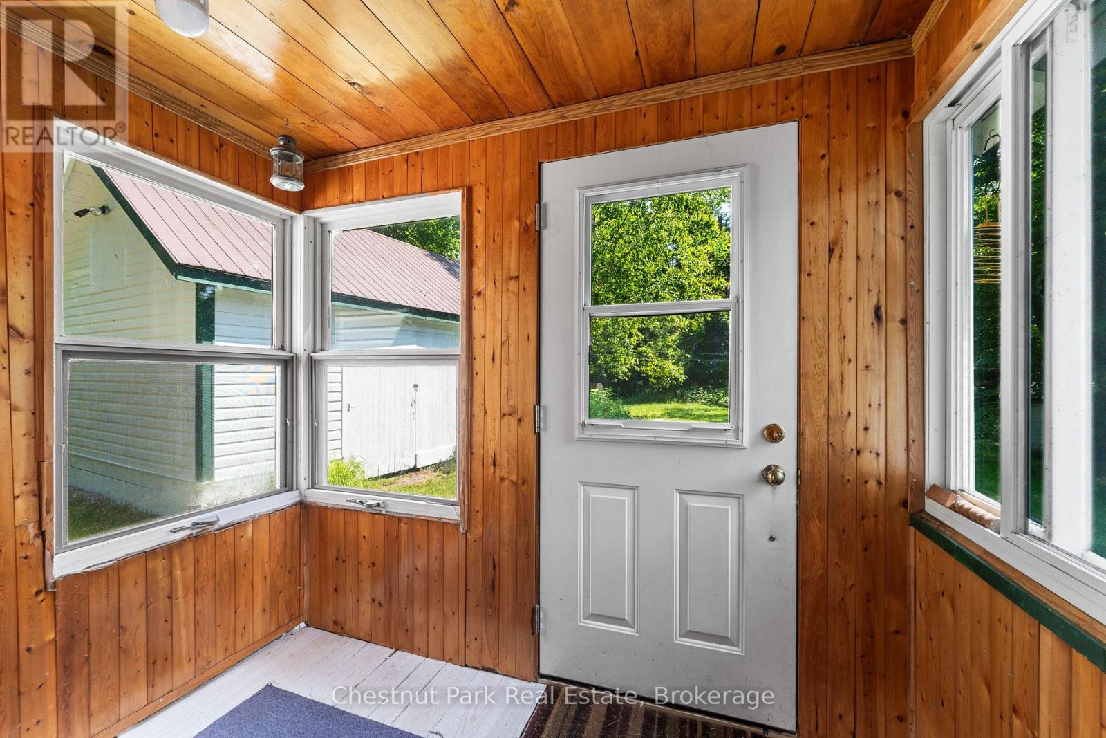 49 Beach Road, Huntsville, Ontario  P0B 1M0 - Photo 16 - X12268002