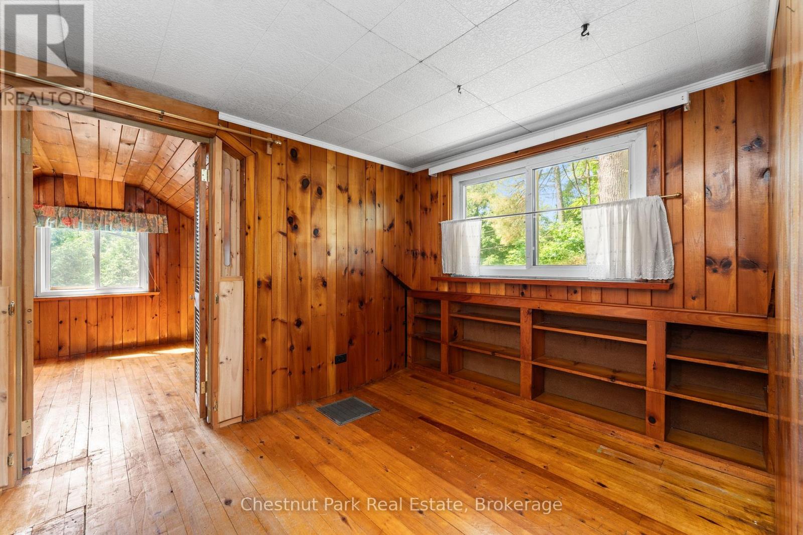 49 Beach Road, Huntsville, Ontario  P0B 1M0 - Photo 18 - X12268002