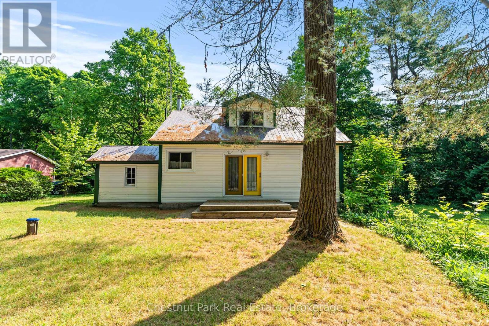 49 Beach Road, Huntsville, Ontario  P0B 1M0 - Photo 2 - X12268002