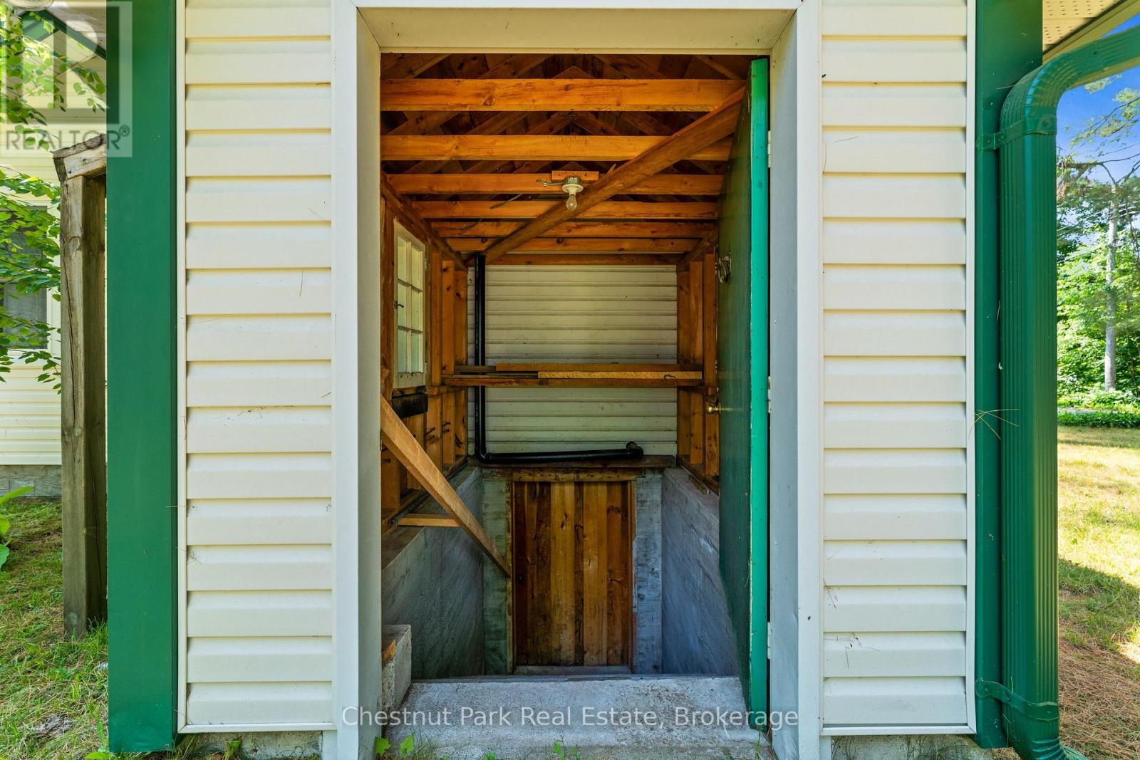 49 Beach Road, Huntsville, Ontario  P0B 1M0 - Photo 27 - X12268002