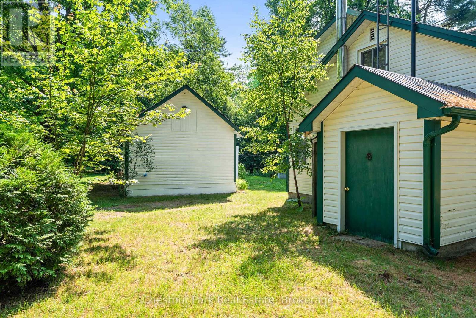 49 Beach Road, Huntsville, Ontario  P0B 1M0 - Photo 28 - X12268002