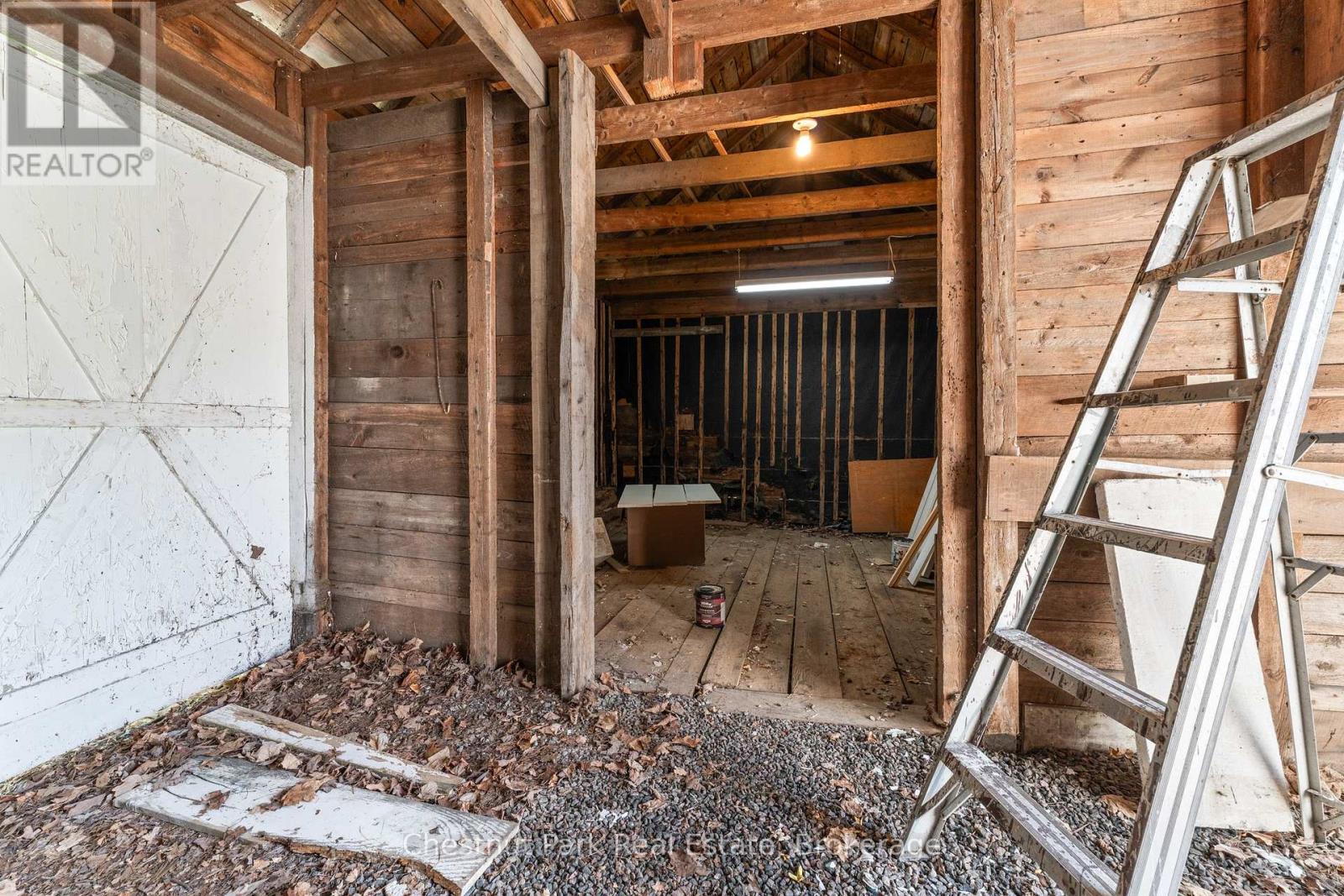49 Beach Road, Huntsville, Ontario  P0B 1M0 - Photo 33 - X12268002
