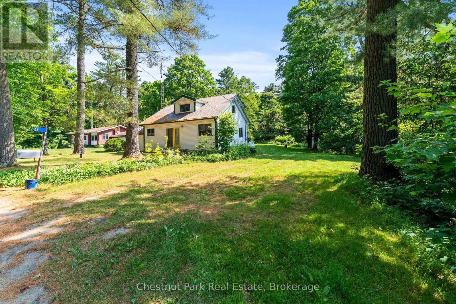 49 Beach Road, Huntsville, Ontario  P0B 1M0 - Photo 38 - X12268002