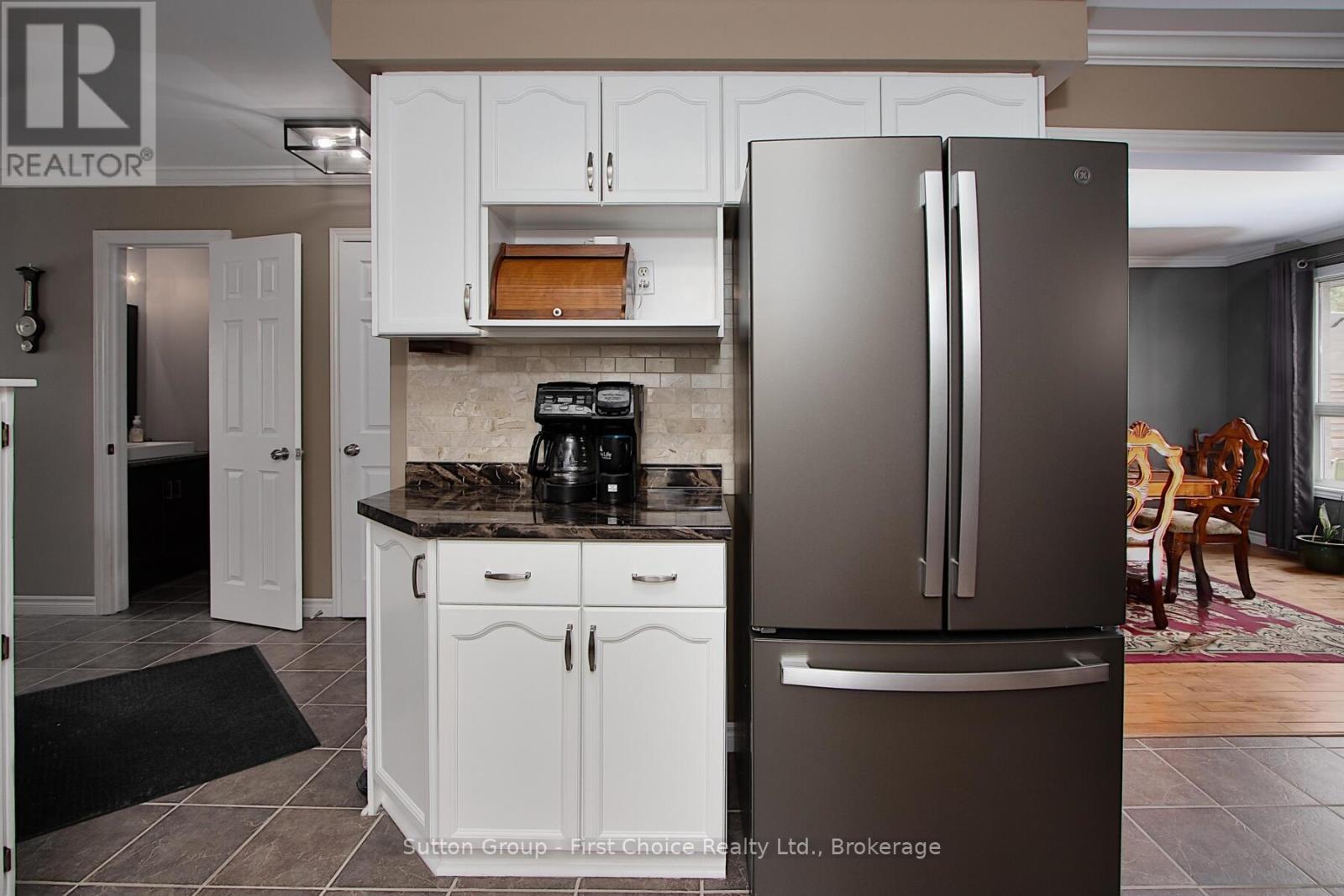 186 Waterloo Street W, South Huron, Ontario  N0M 1S2 - Photo 8 - X12268041