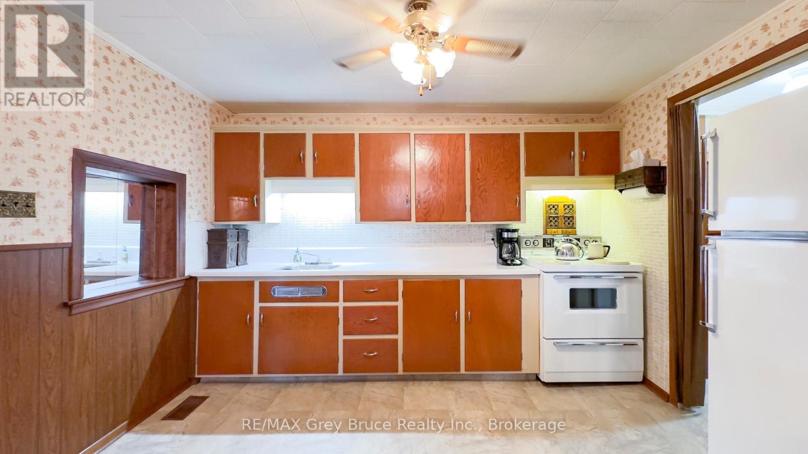 500064 Grey Road 12, West Grey, Ontario  N0C 1H0 - Photo 10 - X12268085