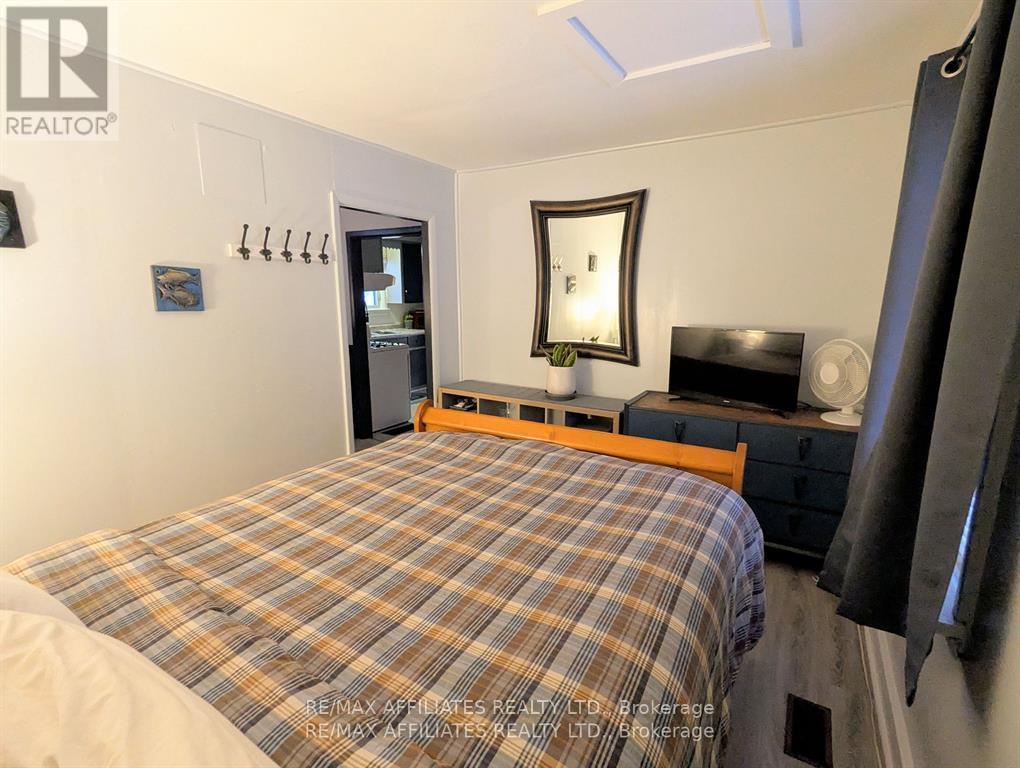 18 Dean Street, Montague, Ontario  K7A 4Y2 - Photo 19 - X12268031