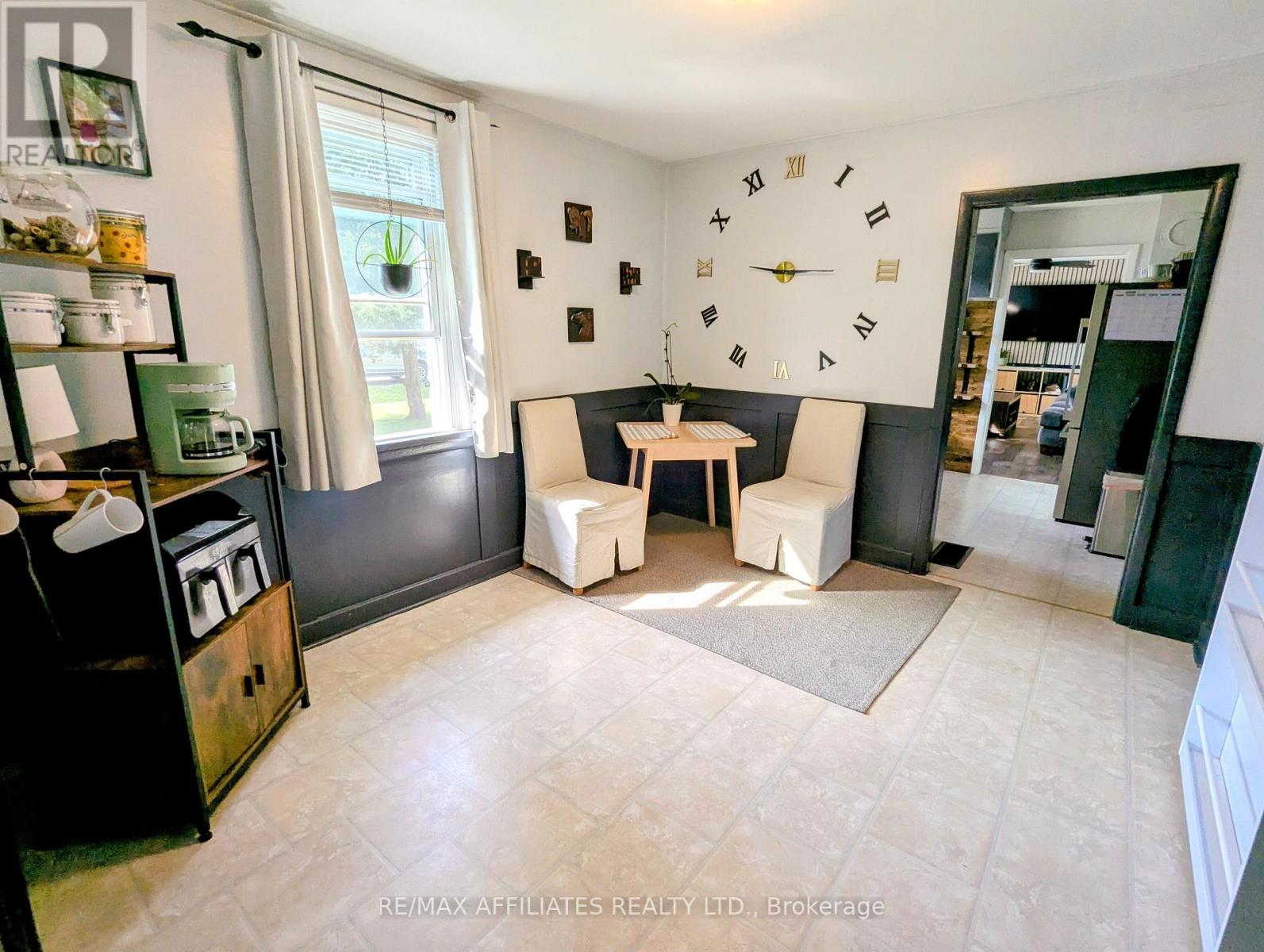 18 Dean Street, Montague, Ontario  K7A 4Y2 - Photo 8 - X12268031