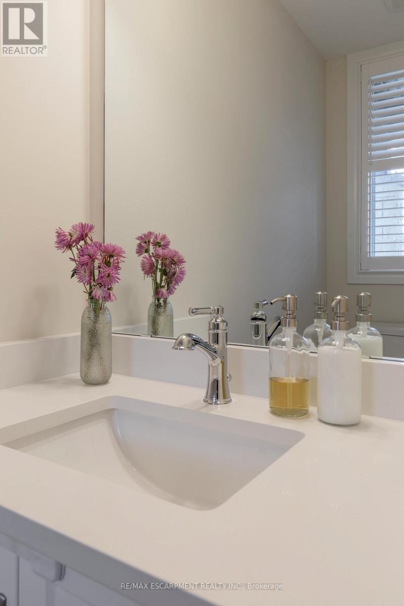 31 Southam Lane, Hamilton, Ontario  L9C 0E9 - Photo 6 - X12267837
