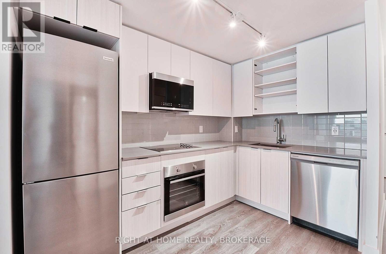 Property at 467 - 2481 TAUNTON ROAD image 3