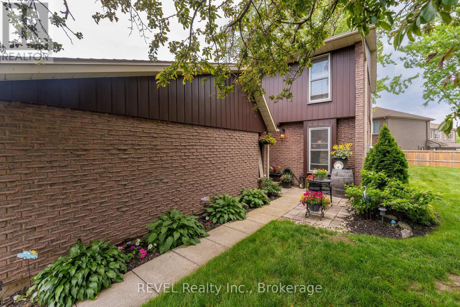 Property at 64 - 122 LAKESHORE ROAD image 2