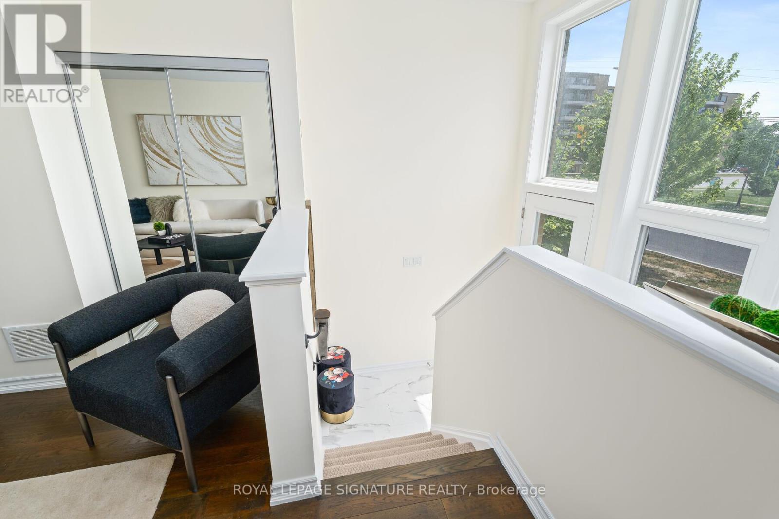 10 Curlew Drive, Toronto (Parkwoods-Donalda), Ontario  M1R 1V1 - Photo 2 - C12267906