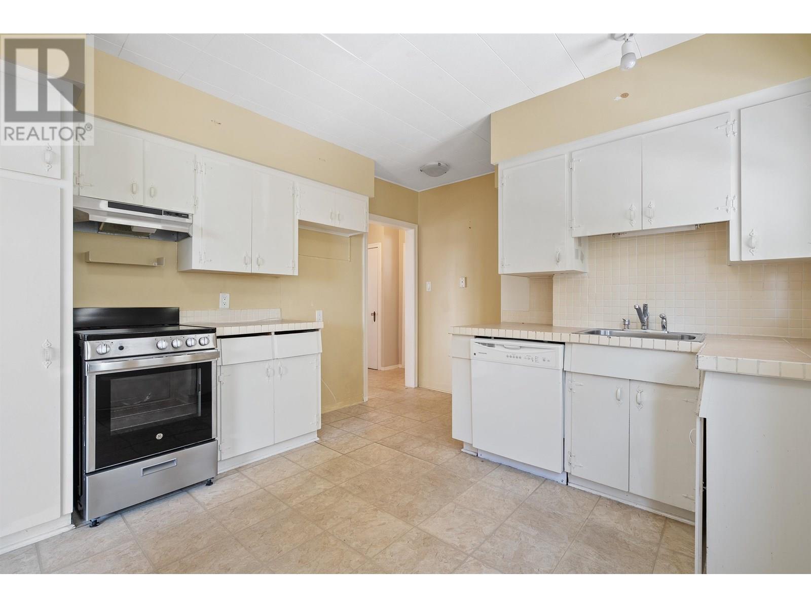 Property at 1428 20TH STREET image 3