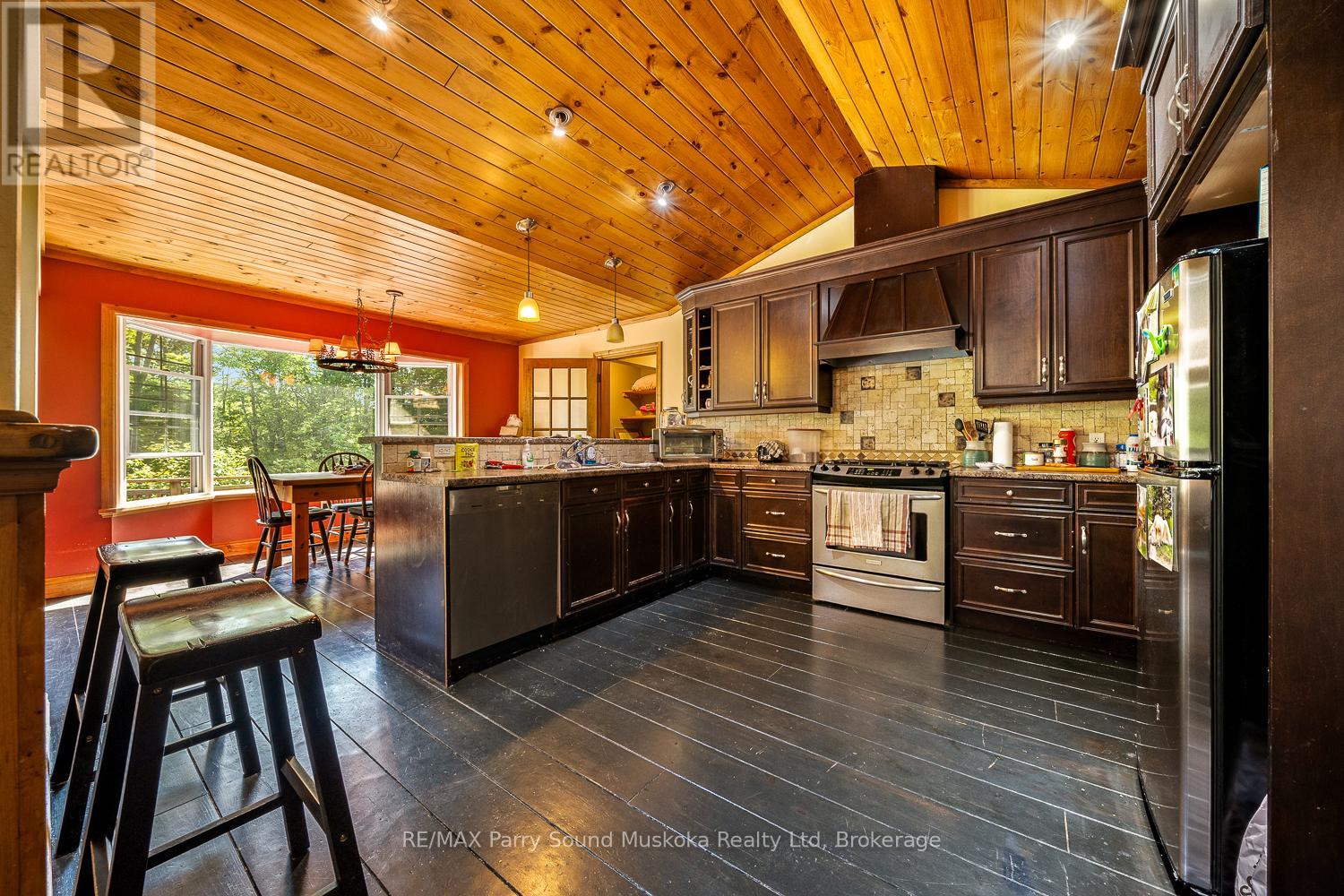 246 High Street, Georgian Bay, Ontario  P0C 1H0 - Photo 10 - X12268161