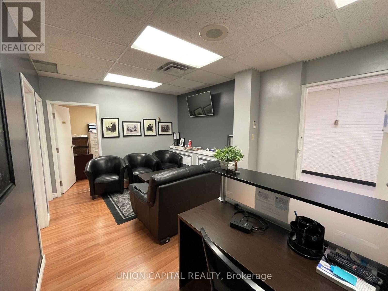 205 - 10211 Yonge Street, Richmond Hill, Ontario  L4C 3B3 - Photo 3 - N12268054