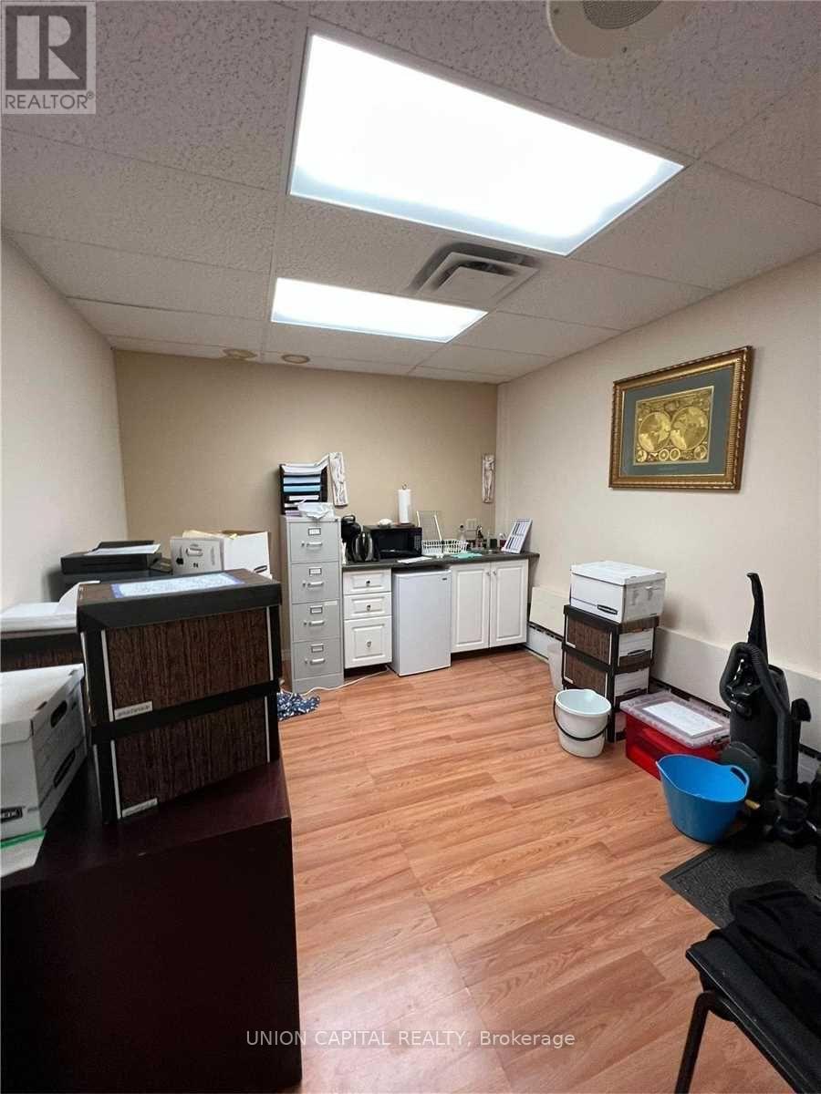 205 - 10211 Yonge Street, Richmond Hill, Ontario  L4C 3B3 - Photo 9 - N12268054