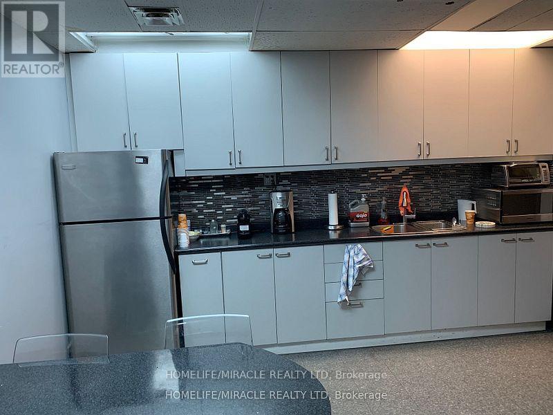 73 Millwick Drive, Toronto, Ontario  M9L 1Y4 - Photo 12 - W12267978