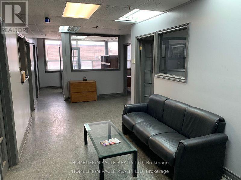 73 Millwick Drive, Toronto, Ontario  M9L 1Y4 - Photo 13 - W12267978