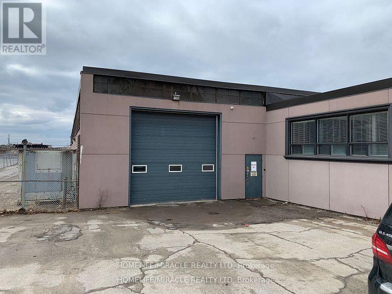 73 Millwick Drive, Toronto, Ontario  M9L 1Y4 - Photo 4 - W12267978