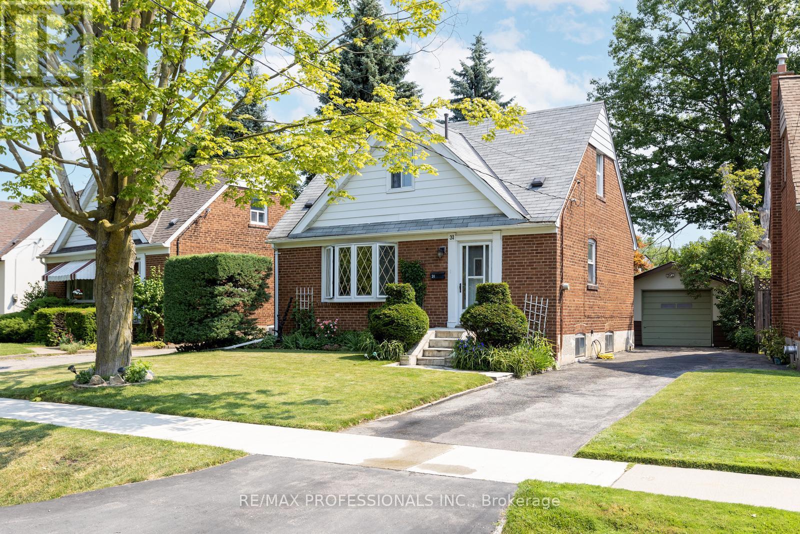 Property at 31 WESTLEIGH CRESCENT image 1