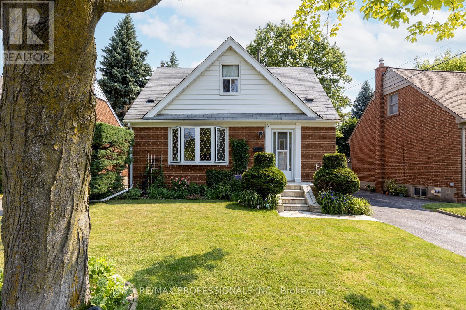 Property at 31 WESTLEIGH CRESCENT image 2