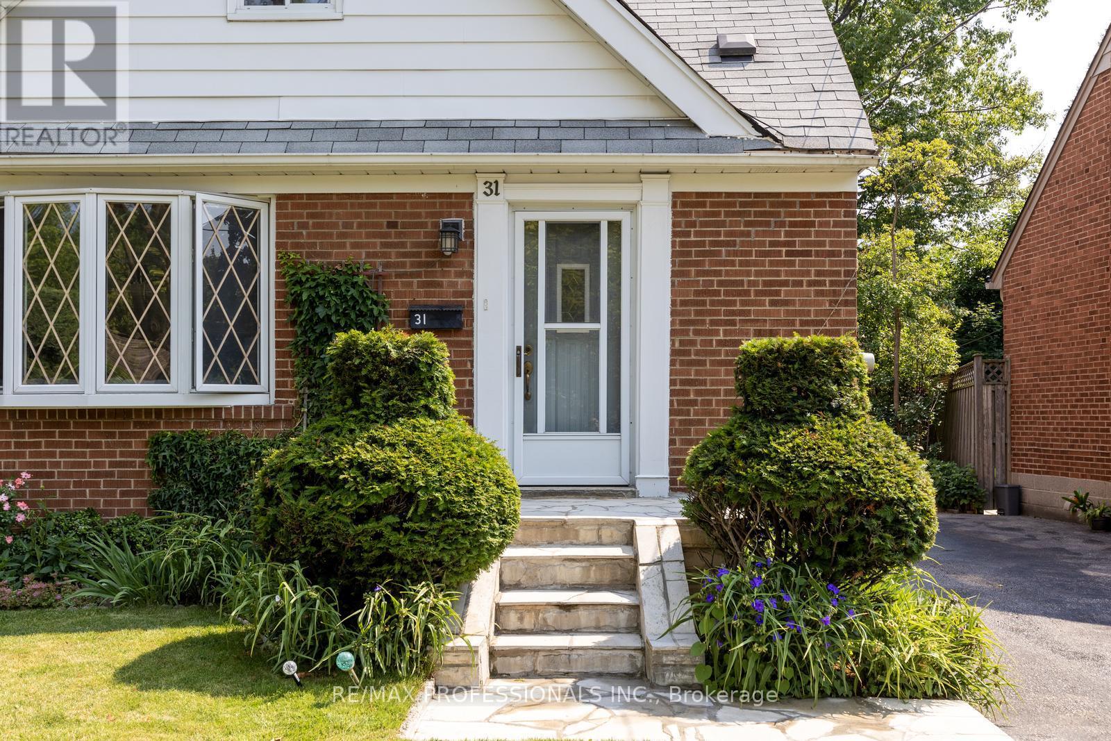 Property at 31 WESTLEIGH CRESCENT image 4