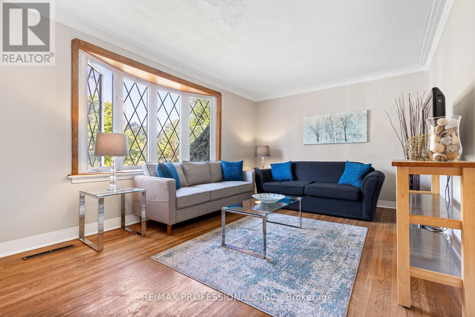 Property at 31 WESTLEIGH CRESCENT image 5