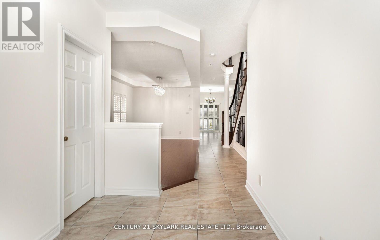 Property at 94 BAYHAMPTON DRIVE image 4