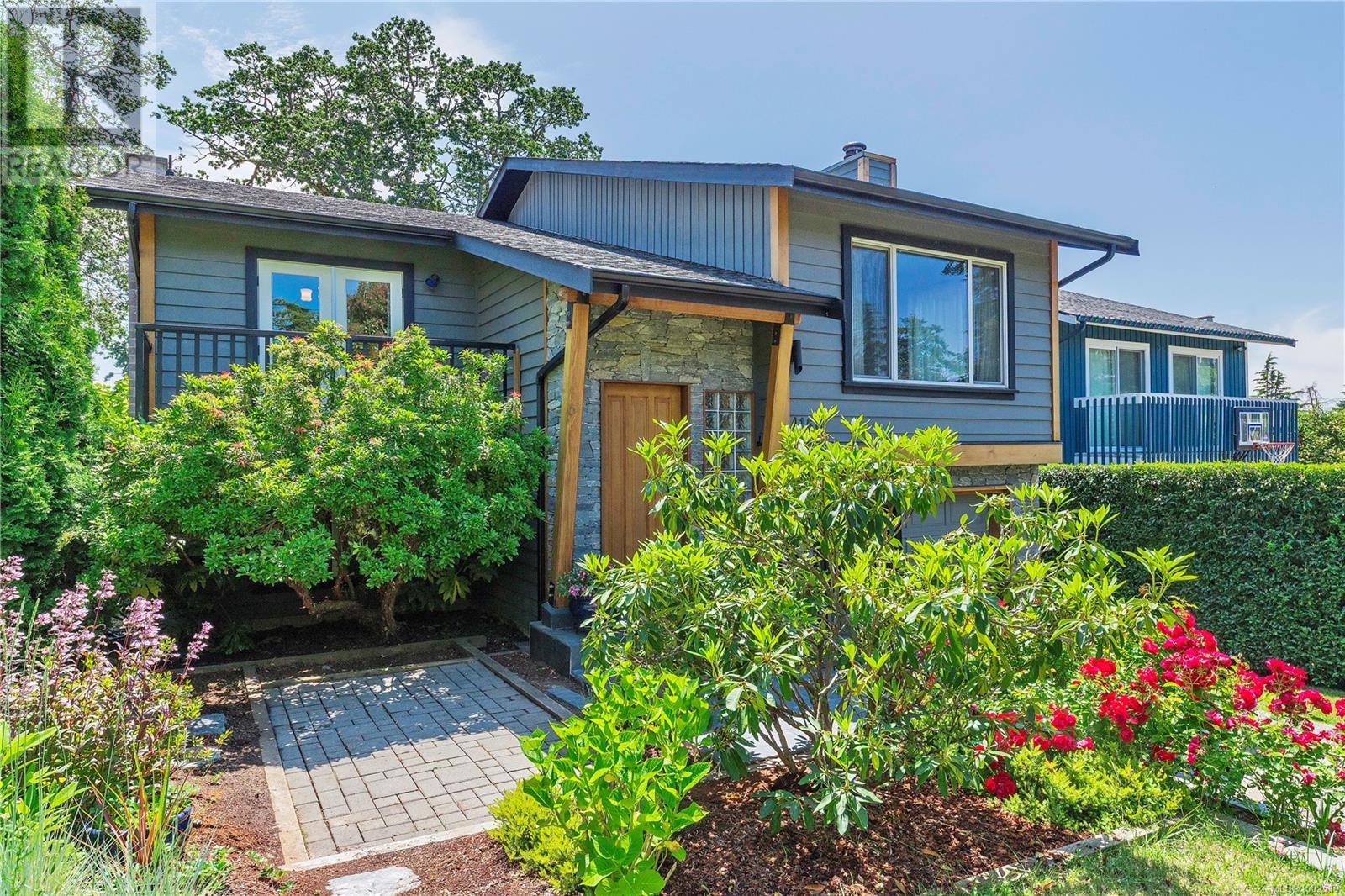 Property at 4168 Springridge Cres image 1