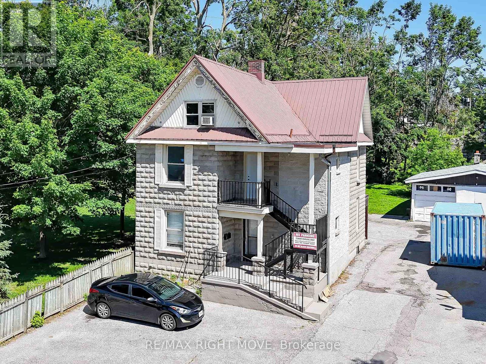 Property at 104 NOTTAWASAGA STREET image 1