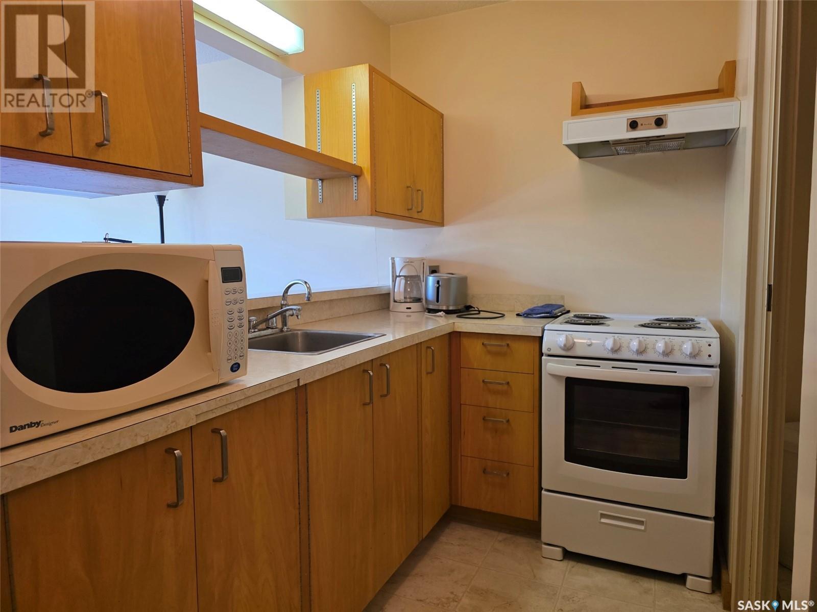 208 Railway Avenue, Kincaid, Saskatchewan  S0H 2J0 - Photo 11 - SK011760