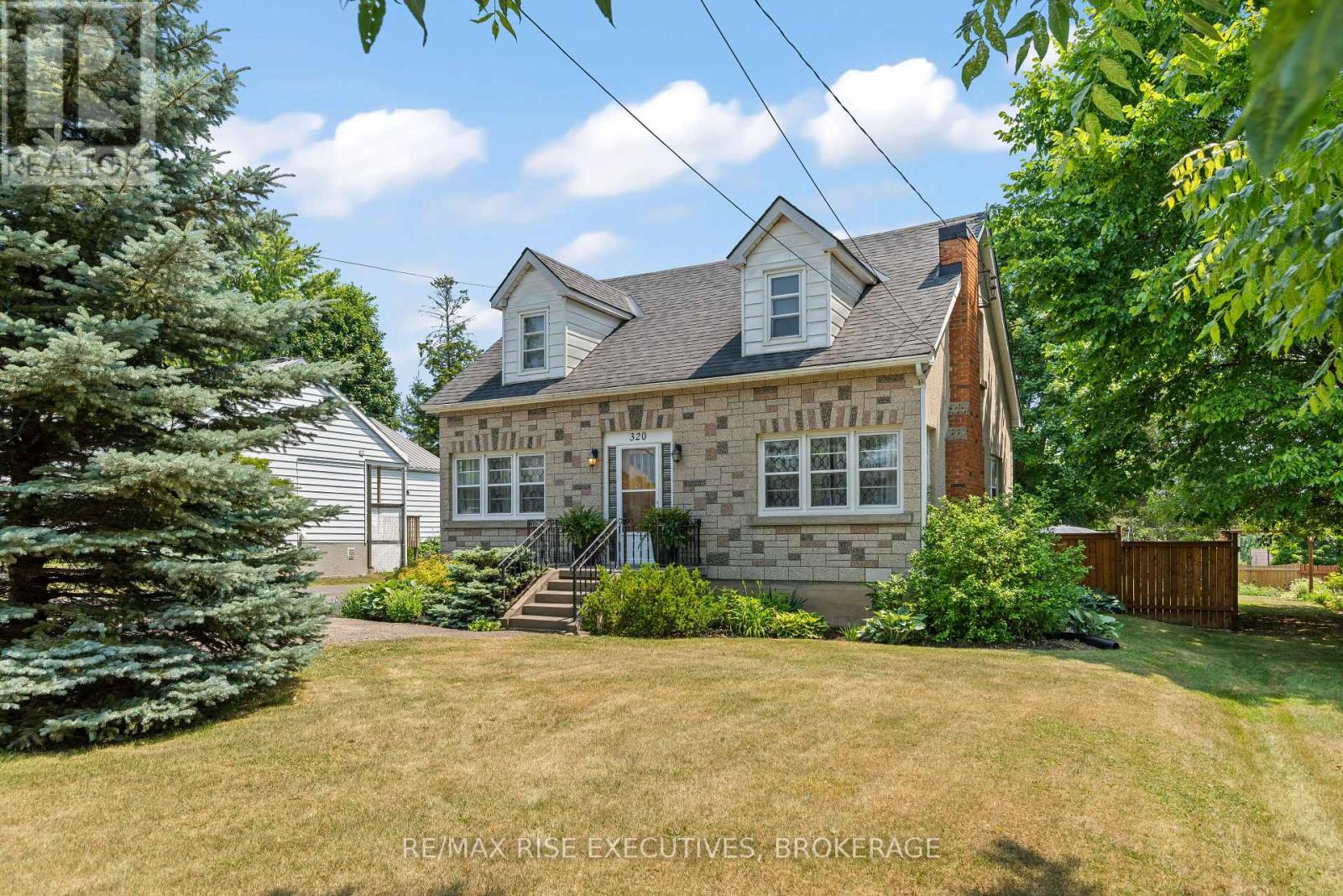 Property at 320 DUNDAS STREET W image 2