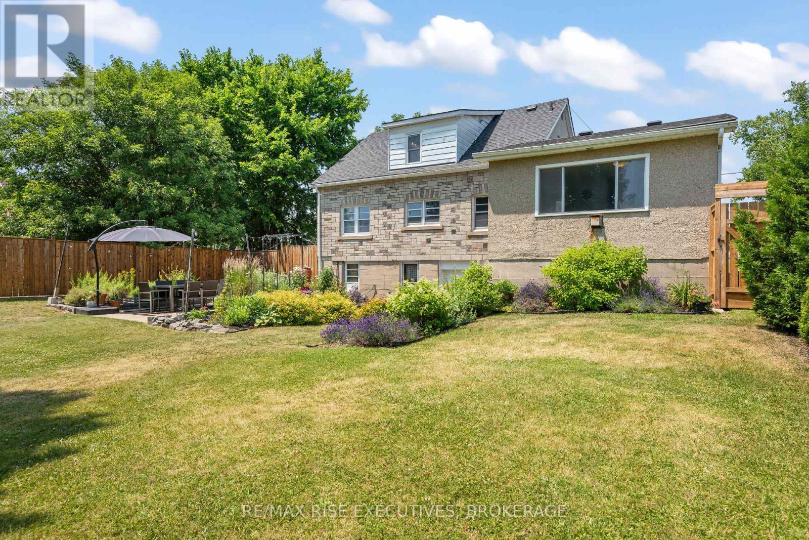 Property at 320 DUNDAS STREET W image 5