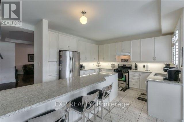 44 Intrigue Trail, Brampton, Ontario  L6X 0W9 - Photo 7 - W12268172