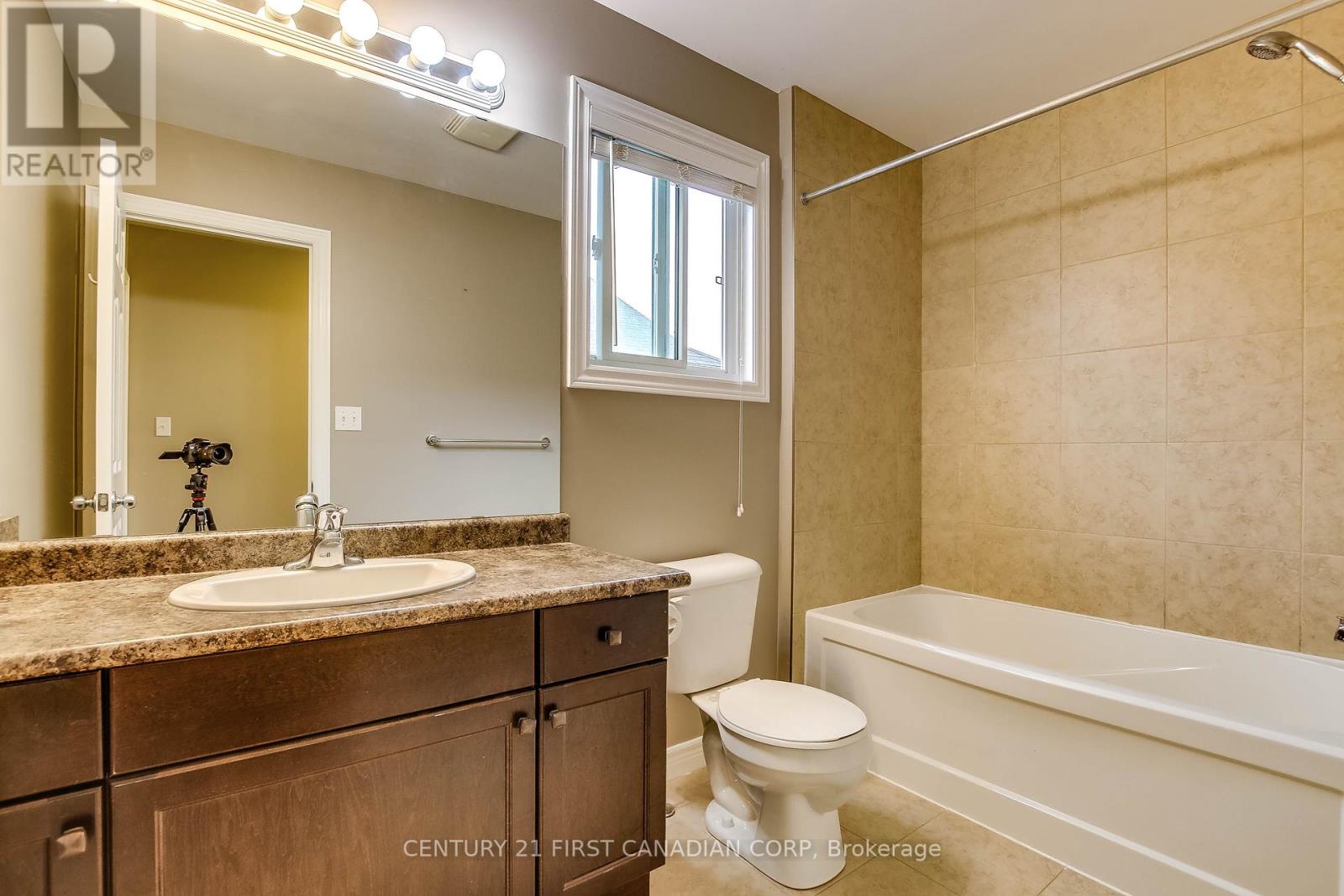1048 Silverfox Drive, London North, Ontario  N6G 0G2 - Photo 20 - X12268325