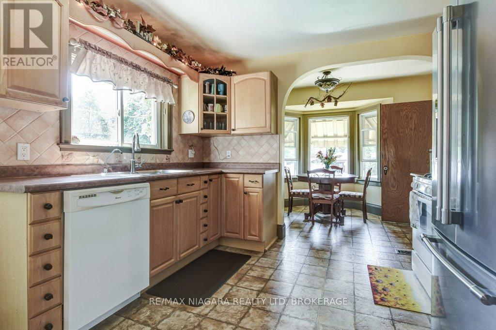 101 Division Street, Port Colborne (Sugarloaf), Ontario  L3K 3B5 - Photo 9 - X12268236