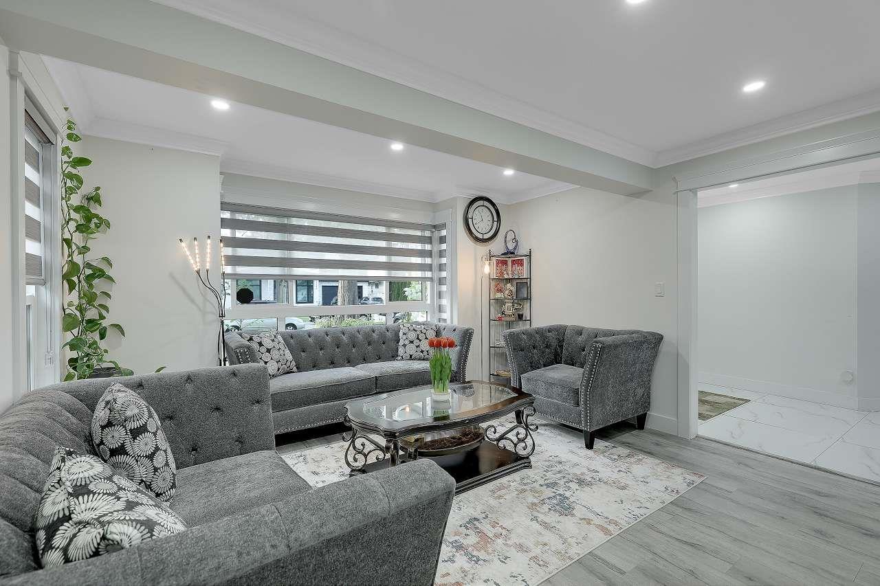 Property at 15738 97 AVENUE image 3