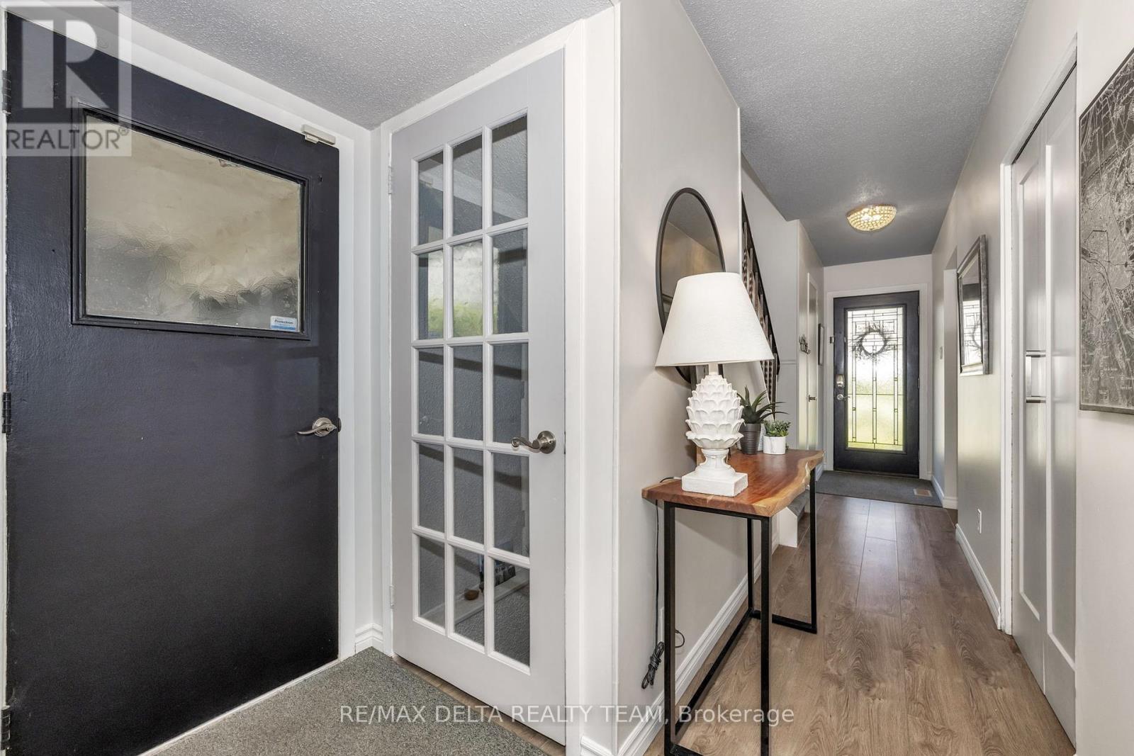 Property at 61 VALEWOOD CRESCENT image 3