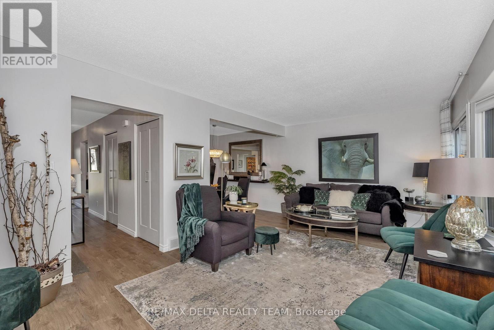 Property at 61 VALEWOOD CRESCENT image 4