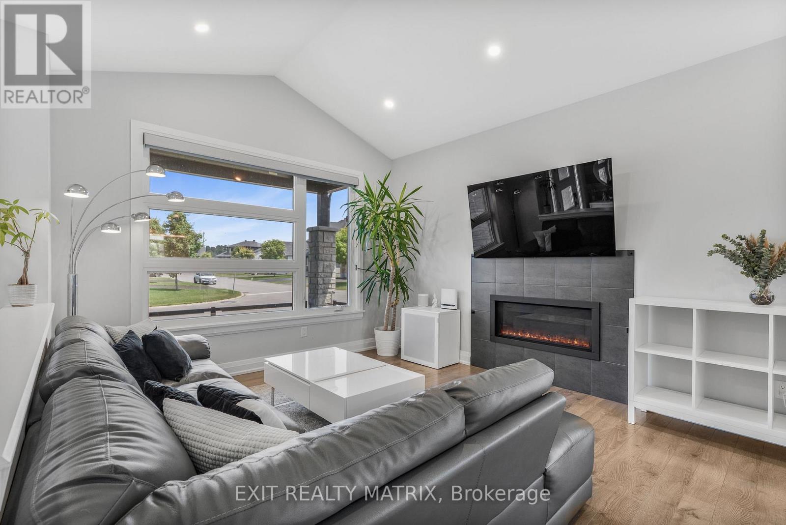 Property at 101 LYON STREET image 4
