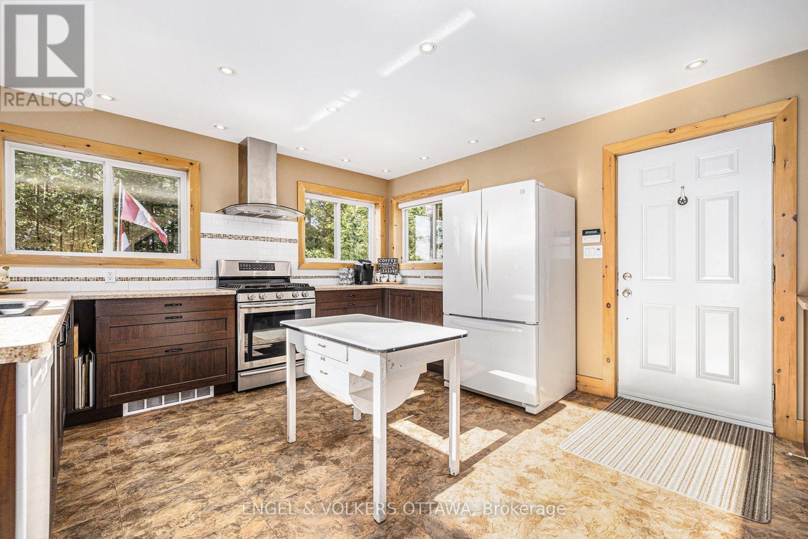 631 Golden Lyn Way, Bonnechere Valley, Ontario  K0J 1X0 - Photo 13 - X12268344