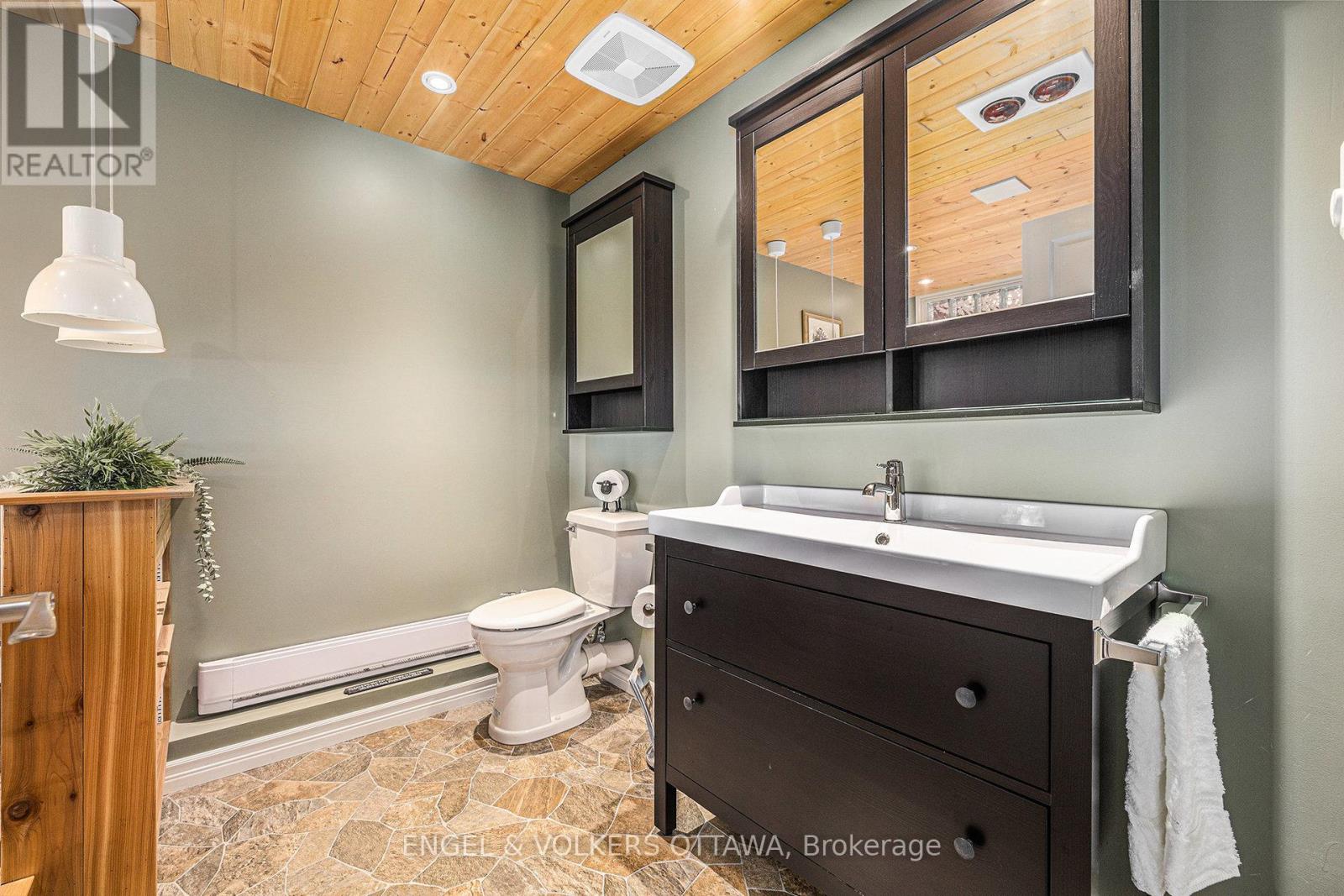 631 Golden Lyn Way, Bonnechere Valley, Ontario  K0J 1X0 - Photo 28 - X12268344