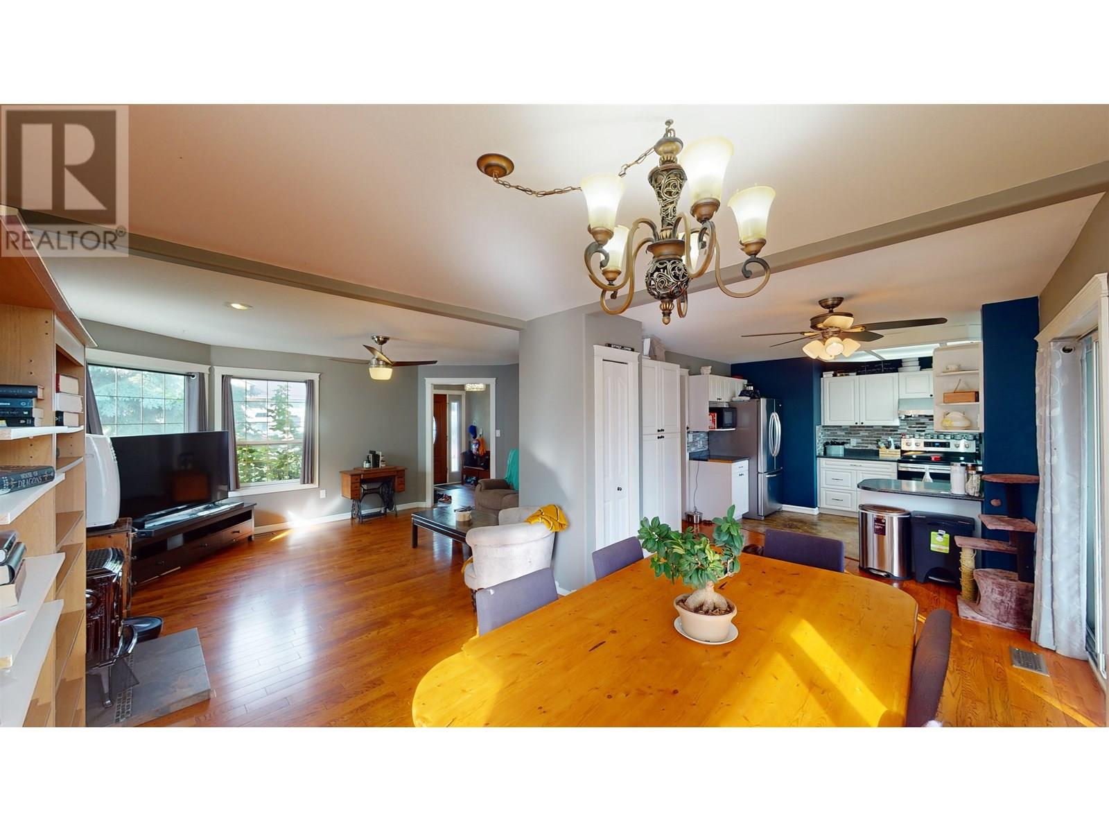 Property at 510 DIXON STREET image 2